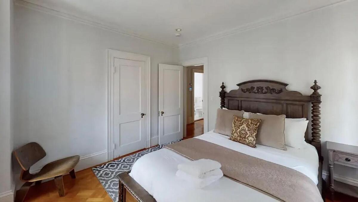 Gorgeous 5 Bedroom Boston Home Chestnut Hill Екстериор снимка