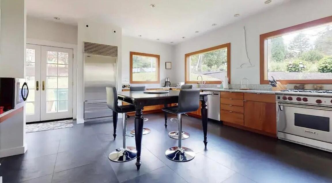 Gorgeous 5 Bedroom Boston Home Chestnut Hill Екстериор снимка